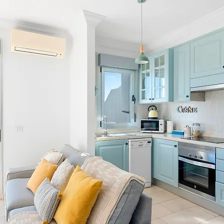 Boutique With Bbq Terrace And Ocean Views Apartmán *